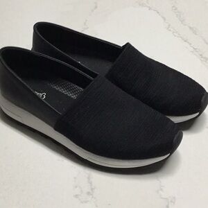 BareTraps Black Flats Streamlined Slip-On Loafers